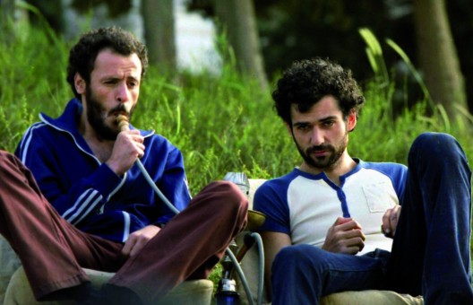 Fotograma de la película “Paradise Now” en el que aparecen los dos protagonistas, Jaled y Said, del director Hany Abu-Assad