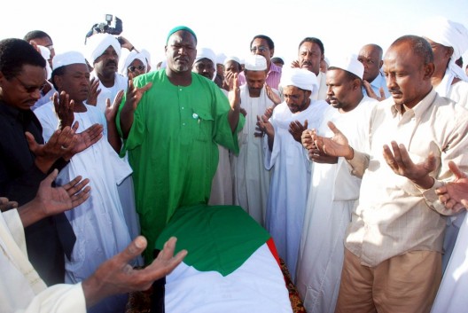Funeral del escritor sudanés Tayeb Salih